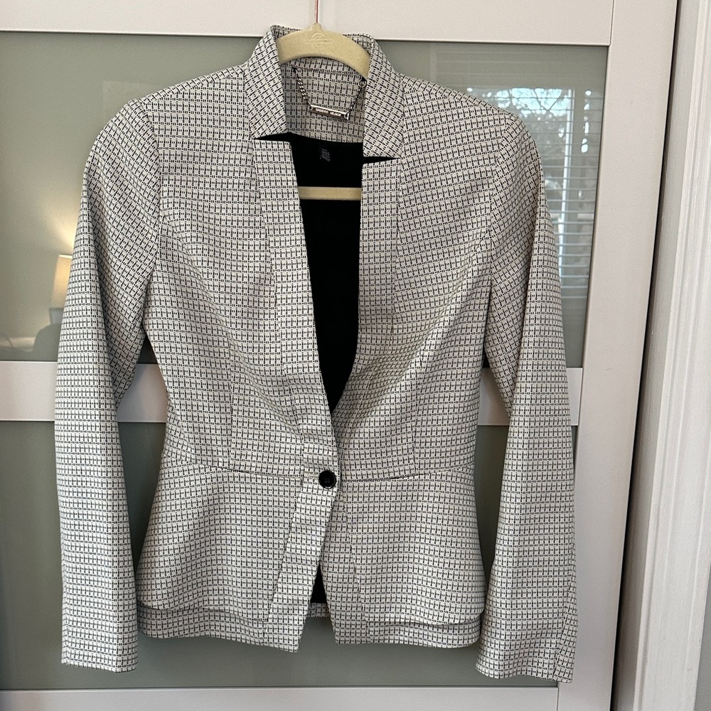 Elegant Monochrome Women's Blazer